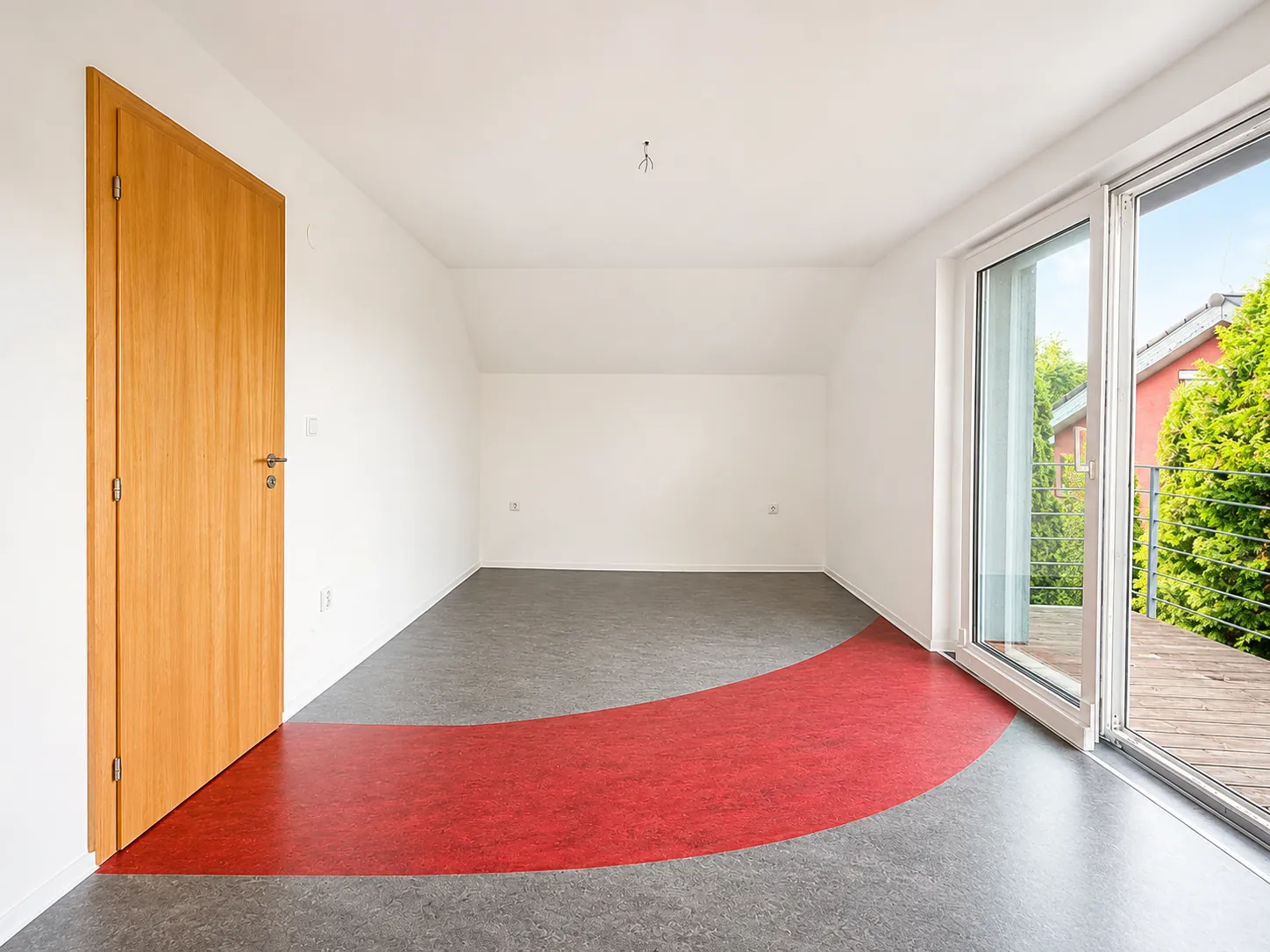 Dětský pokoj – při převzetí, vyklizeno.