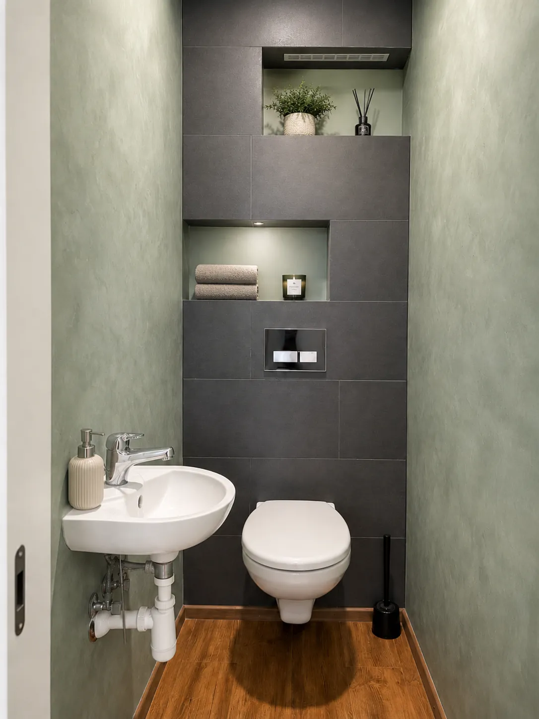 Samostatné WC v přízemí.